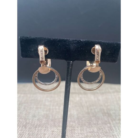 Vintage Sarah Coventry Clasp Earrings Rare Style Rings Texture Gold Silver - Picture 3 of 5